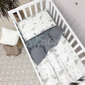 Постельное белье в кроватку Маленькая Соня - Baby Mix Облака серые с месяцем поплин